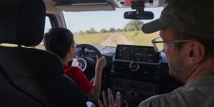 Půl hodiny řízení offroad vozu pro děti: Mercedes G nebo Ineos Grenadier