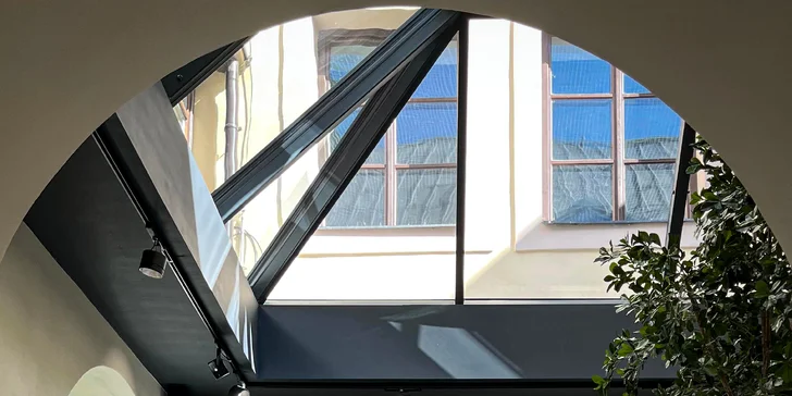 Rozmazlete se: káva nebo horká čokoláda a zákusek v kavárně RestArt