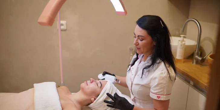 Dokonalá péče o pleť a vlasy: otevřené vouchery na 1500 až 3000 Kč do salonu v centru Prahy