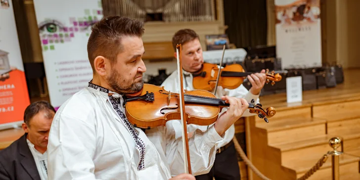 Vstupenka na Moravský vinařský podzim 2025: prestižní degustace vín, jedinečné delikatesy i cimbálová muzika