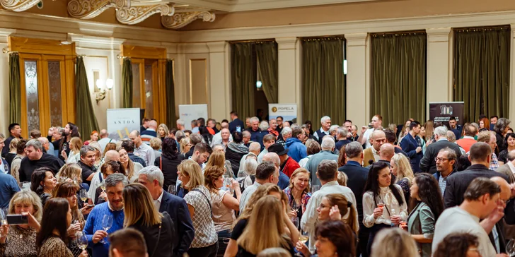 Vstupenka na Moravský vinařský podzim 2025: prestižní degustace vín, jedinečné delikatesy i cimbálová muzika