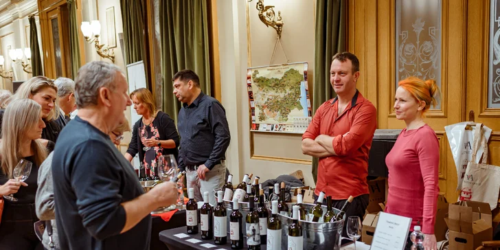 Vstupenka na Moravský vinařský podzim 2025: prestižní degustace vín, jedinečné delikatesy i cimbálová muzika