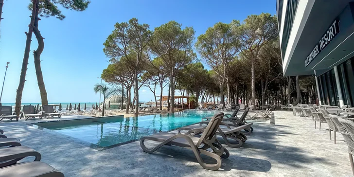 Dovolená v Albánii: 4* hotel přímo u pláže, all inclusive, bazén i letenky