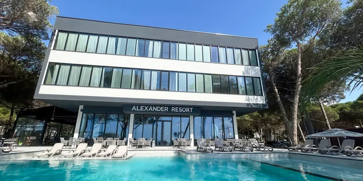 Dovolená v Albánii: 4* hotel přímo u pláže, all inclusive, bazén i letenky