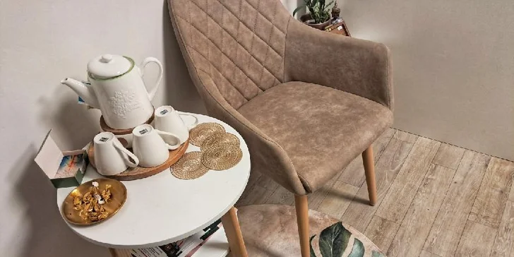 Manuální lifting obličeje s fotonovou terapií nebo čokoládové ošetření