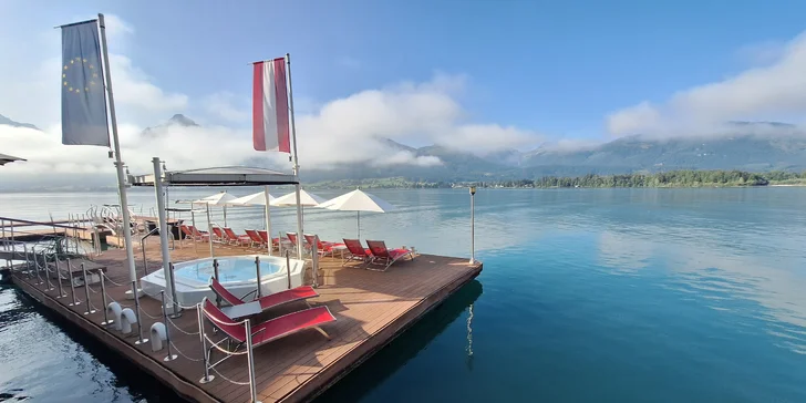Hotel na břehu Wolfgangsee: plovoucí vířivka, bazény i sauny, snídaně a čtyřchodová večeře