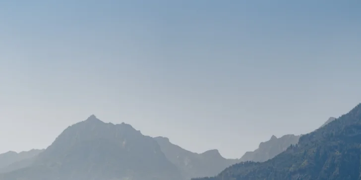 Hotel na břehu Wolfgangsee: plovoucí vířivka, bazény i sauny, snídaně a čtyřchodová večeře