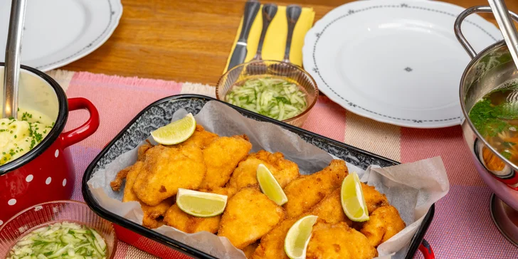 Rodinný oběd v Ostravě pro 4 osoby: tříchodové menu včetně polévky a dezertu