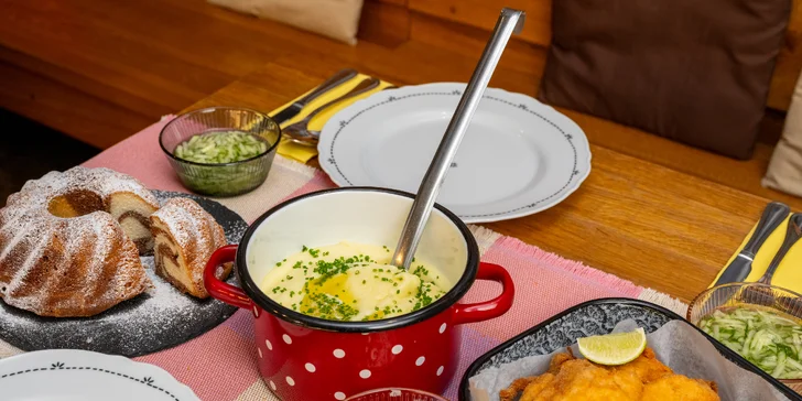 Rodinný oběd v Ostravě pro 4 osoby: tříchodové menu včetně polévky a dezertu