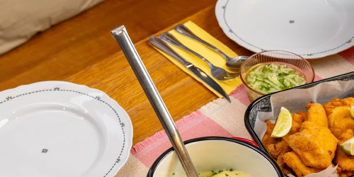 Rodinný oběd v Ostravě pro 4 osoby: tříchodové menu včetně polévky a dezertu