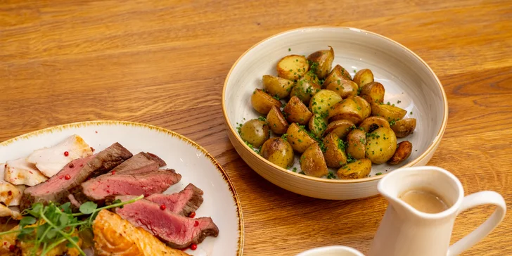 Steakový talíř až pro 4 os.: rump, panenka, losos i pečené brambory a omáčky