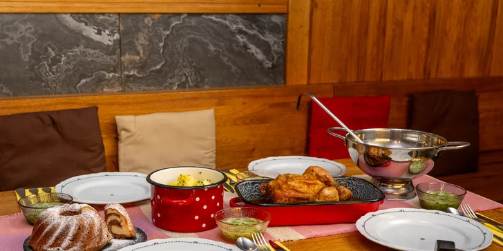 Rodinný oběd v Ostravě pro 4 osoby: tříchodové menu včetně polévky a dezertu