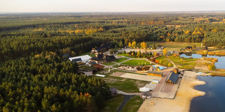 Boutique wellness resort u Opole: zátoka Bajka s písčitou pláží, strava i zábava pro děti