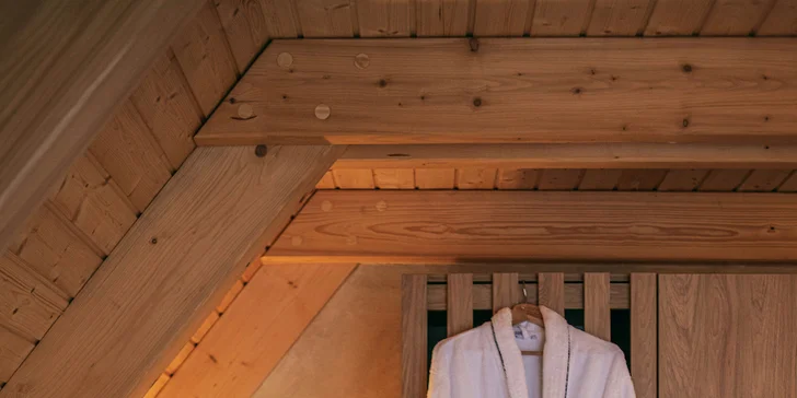 Boutique wellness resort u Opole: zátoka Bajka s písčitou pláží, strava i zábava pro děti