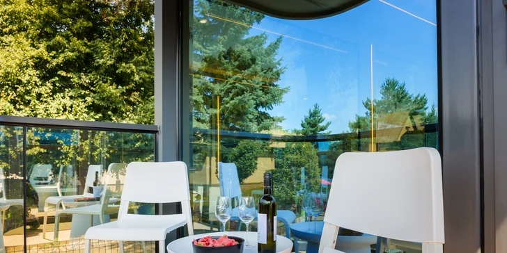 Zemplín: netradiční pobyt v kapslovém domě se snídaní či polopenzí i wellness