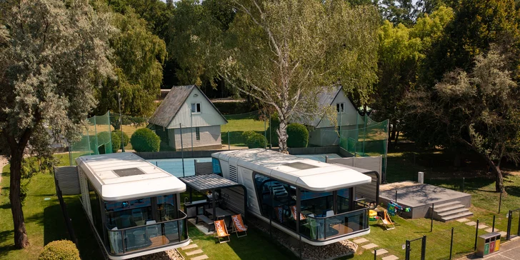 Zemplín: netradiční pobyt v kapslovém domě se snídaní či polopenzí i wellness