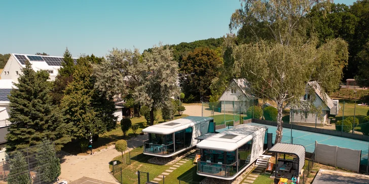 Zemplín: netradiční pobyt v kapslovém domě se snídaní či polopenzí i wellness