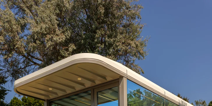 Zemplín: netradiční pobyt v kapslovém domě se snídaní či polopenzí i wellness