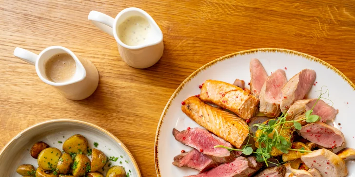 Steakový talíř pro 1-4 osoby: grilovaný losos, panenka, rump i přílohy