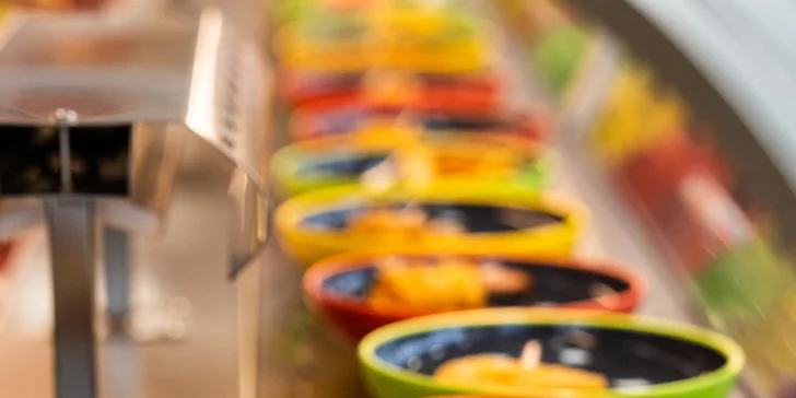 Running sushi: snězte, co stihnete během 90 minut v moderní asijské restauraci