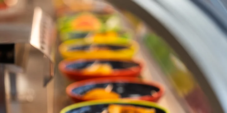 Running sushi: snězte, co stihnete během 90 minut v moderní asijské restauraci