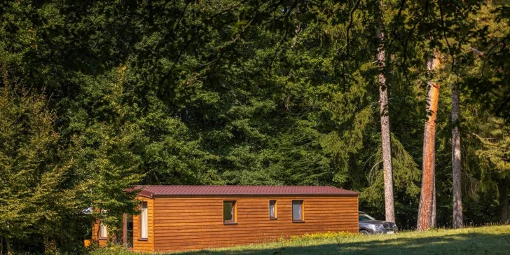 V přírodě, ale přesto blízko města: zažijte Bojnice díky novému plně vybavenému mobilnímu domečku i se snídaní v piknikovém koši