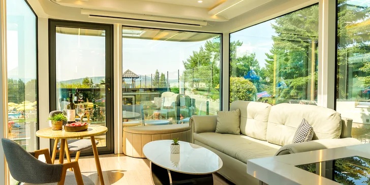 Zemplín: netradiční pobyt v kapslovém domě se snídaní či polopenzí i wellness