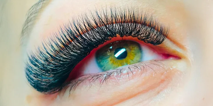 Dokonalé prodloužení řas: metoda řasa na řasu i procedura až do 8D