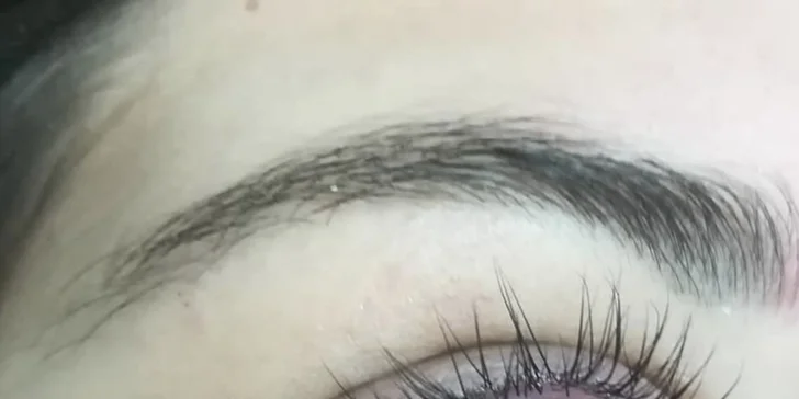 Okouzlující pohled: lash lifting a prodlužování řas v salonu v centru Liberce