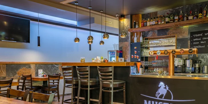 Rodinný oběd v Ostravě pro 4 osoby: tříchodové menu včetně polévky a dezertu