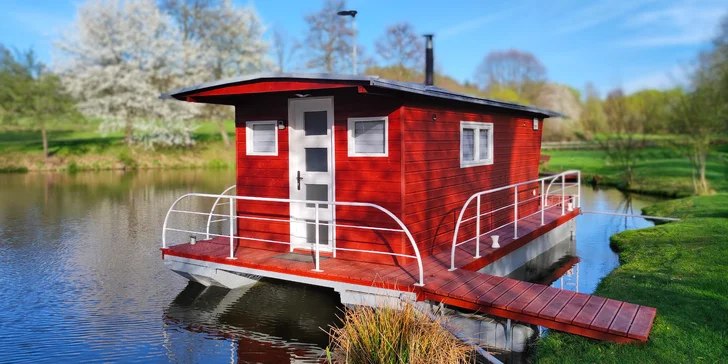 Hausbót Pohodička na rybníčku: pobyt s rybolovem i projížďkami na loďce