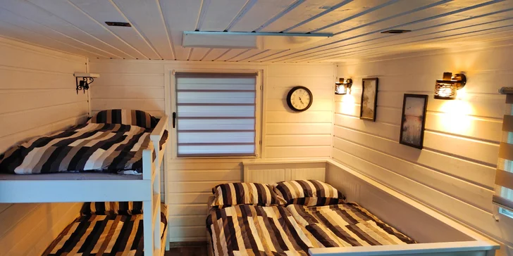 Hausbót Pohodička na rybníčku: pobyt s rybolovem i projížďkami na loďce