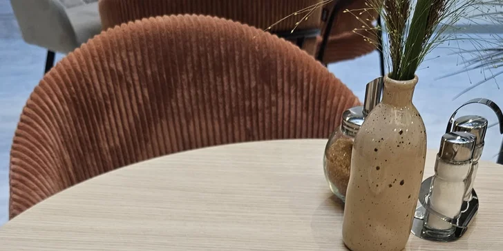 Otevřený voucher na jídlo i nápoje v nové kavárně RestArt Cafe: 500 Kč