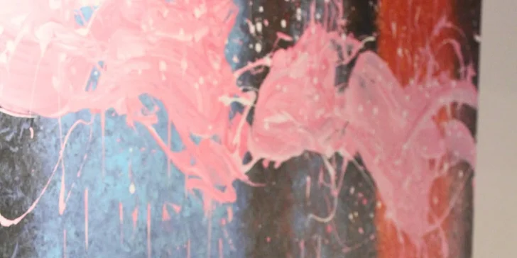 Nápoj dle výběru včetně zákusku v kavárně Francouzská 33: pro 1–4 osoby