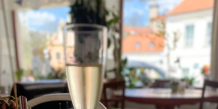 Zákusek a káva podle výběru v Rožmberku nad Vltavou pro 1 či 2 osoby