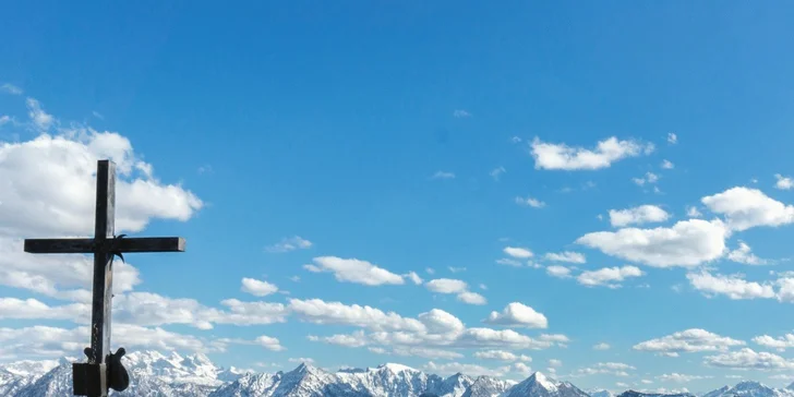 Hotel na břehu Wolfgangsee: plovoucí vířivka, bazény i sauny, snídaně a čtyřchodová večeře