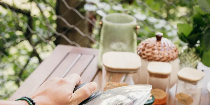 Vybavený treehouse na úpatí Krušných hor: terasa s výhledem i gril