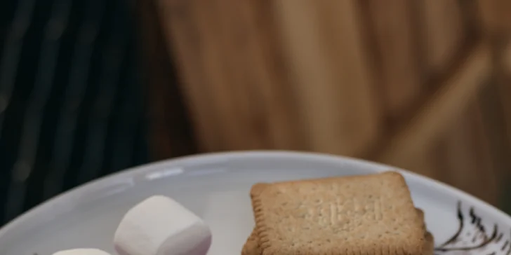 Vybavený treehouse na úpatí Krušných hor: terasa s výhledem i gril