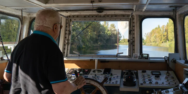 Hodinová plavba po Labi na výletní lodi Král Jiří: z Poděbrad k Nymburku nebo na soutok Labe s Cidlinou