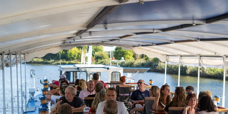 Hodinová plavba po Labi na výletní lodi Král Jiří: z Poděbrad k Nymburku nebo na soutok Labe s Cidlinou