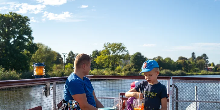 Hodinová plavba po Labi na výletní lodi Král Jiří: z Poděbrad k Nymburku nebo na soutok Labe s Cidlinou