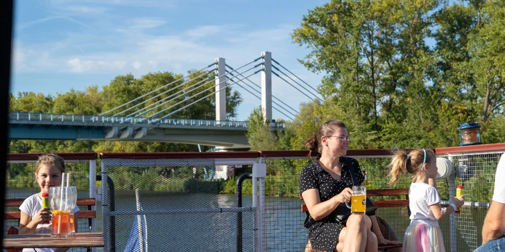 Hodinová plavba po Labi na výletní lodi Král Jiří: z Poděbrad k Nymburku nebo na soutok Labe s Cidlinou