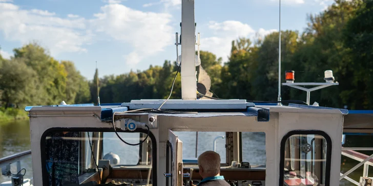 Hodinová plavba po Labi na výletní lodi Král Jiří: z Poděbrad k Nymburku nebo na soutok Labe s Cidlinou