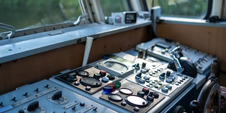 Hodinová plavba po Labi na výletní lodi Král Jiří: z Poděbrad k Nymburku nebo na soutok Labe s Cidlinou