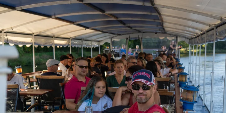 Hodinová plavba po Labi na výletní lodi Král Jiří: z Poděbrad k Nymburku nebo na soutok Labe s Cidlinou