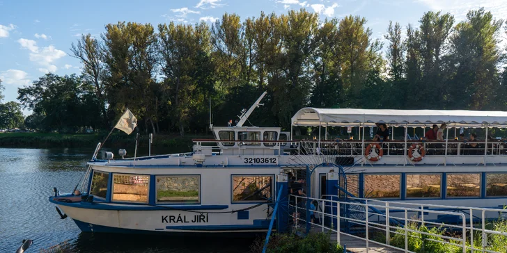 Hodinová plavba po Labi na výletní lodi Král Jiří: z Poděbrad k Nymburku nebo na soutok Labe s Cidlinou