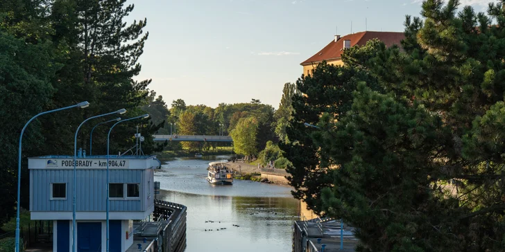 Hodinová plavba po Labi na výletní lodi Král Jiří: z Poděbrad k Nymburku nebo na soutok Labe s Cidlinou