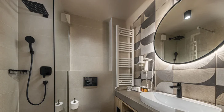 Chorvatské termály Jezerčica: 4* hotel s 8 bazény, plná nebo polopenze