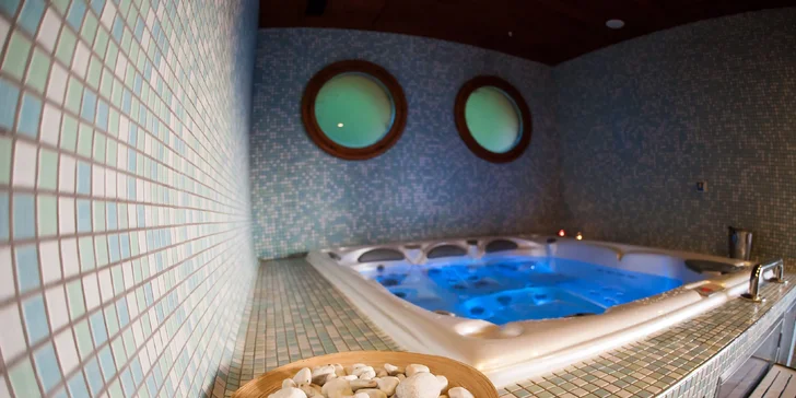 Horský relax pod Lysou horou: snídaně, bazén s vířivkou a bowling nebo privátní wellness