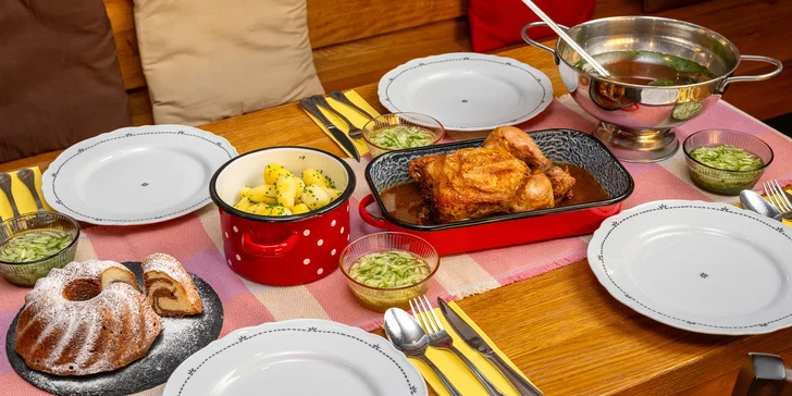 Rodinný oběd pro 4 osoby: tříchodové menu s hovězím vývarem, řízky či kuřetem a bábovkou